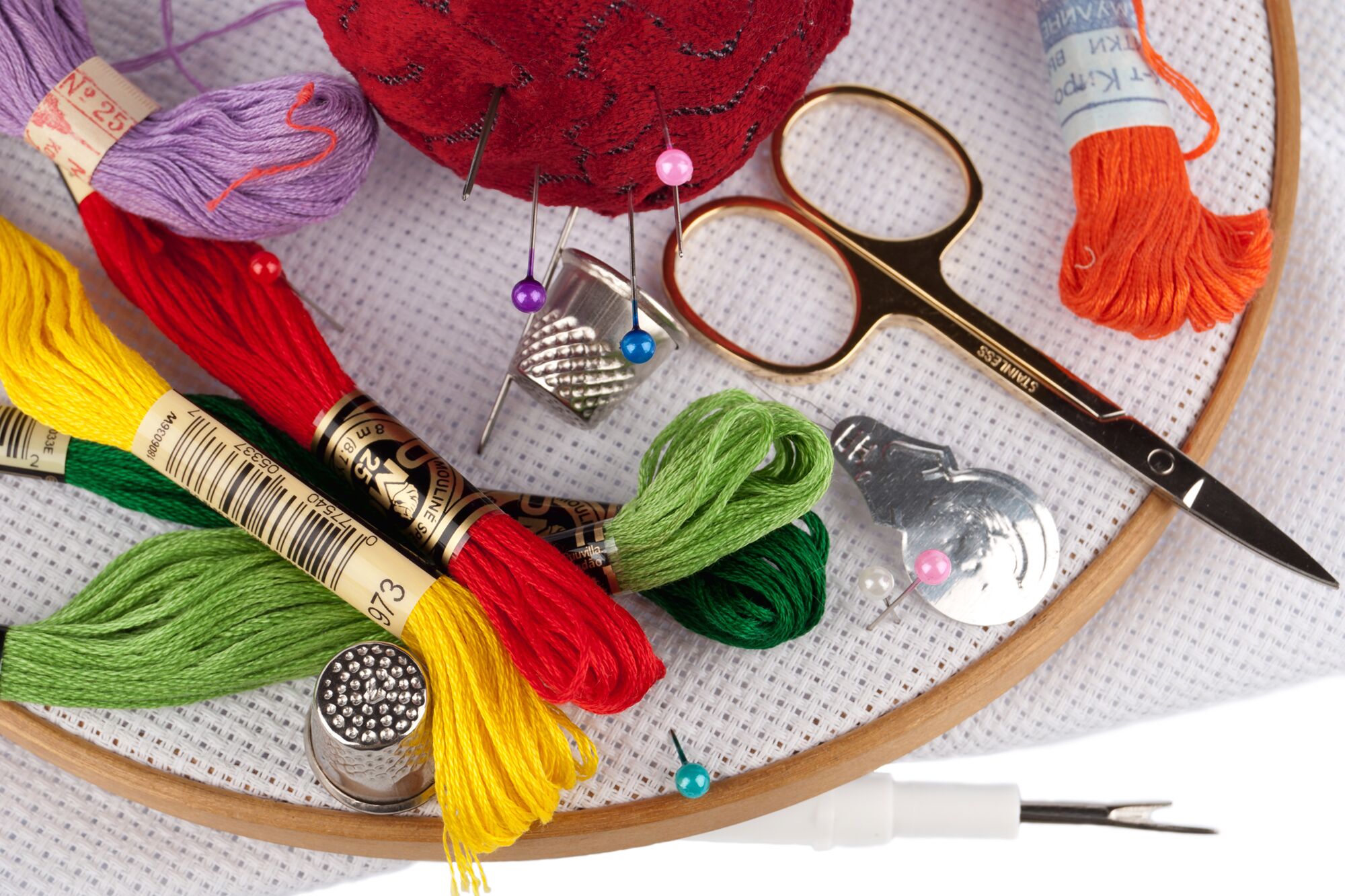 Needlepoint vs Cross Stitch Differences and Uses (2024)